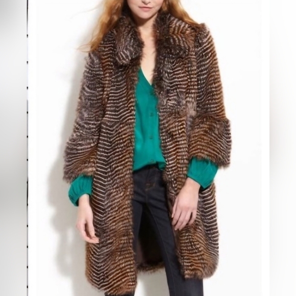 Willow & Clay Faux Fur jacket size medium - Picture 14 of 16